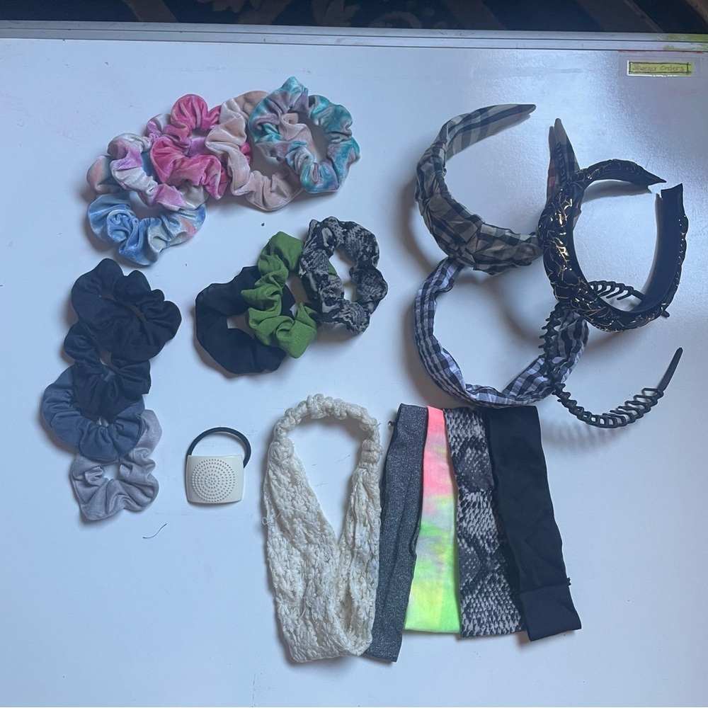 Elegant Black and Green Hair Accessory Collection